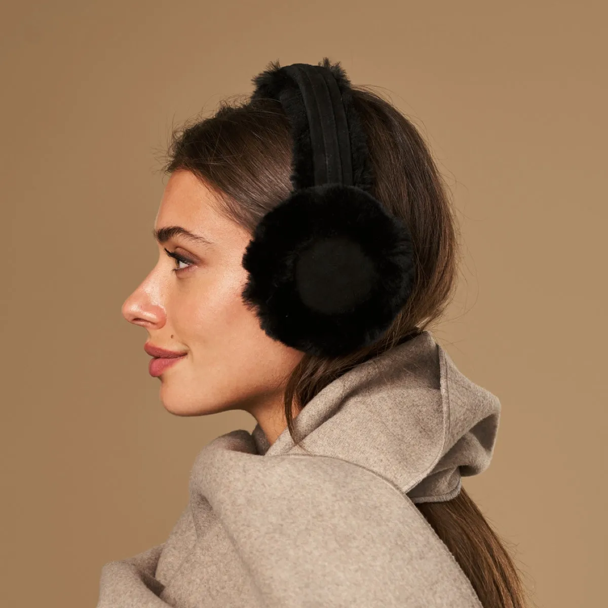 Nathaly (black) – warm and stylish earmuffs from natural sheepskin and suede