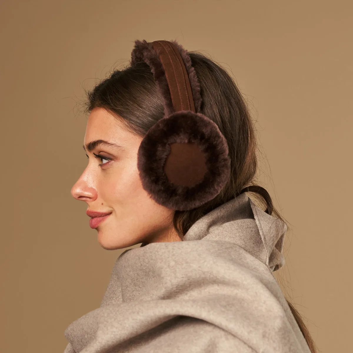 Nathaly (brown) – warm and stylish earmuffs from natural sheepskin and suede