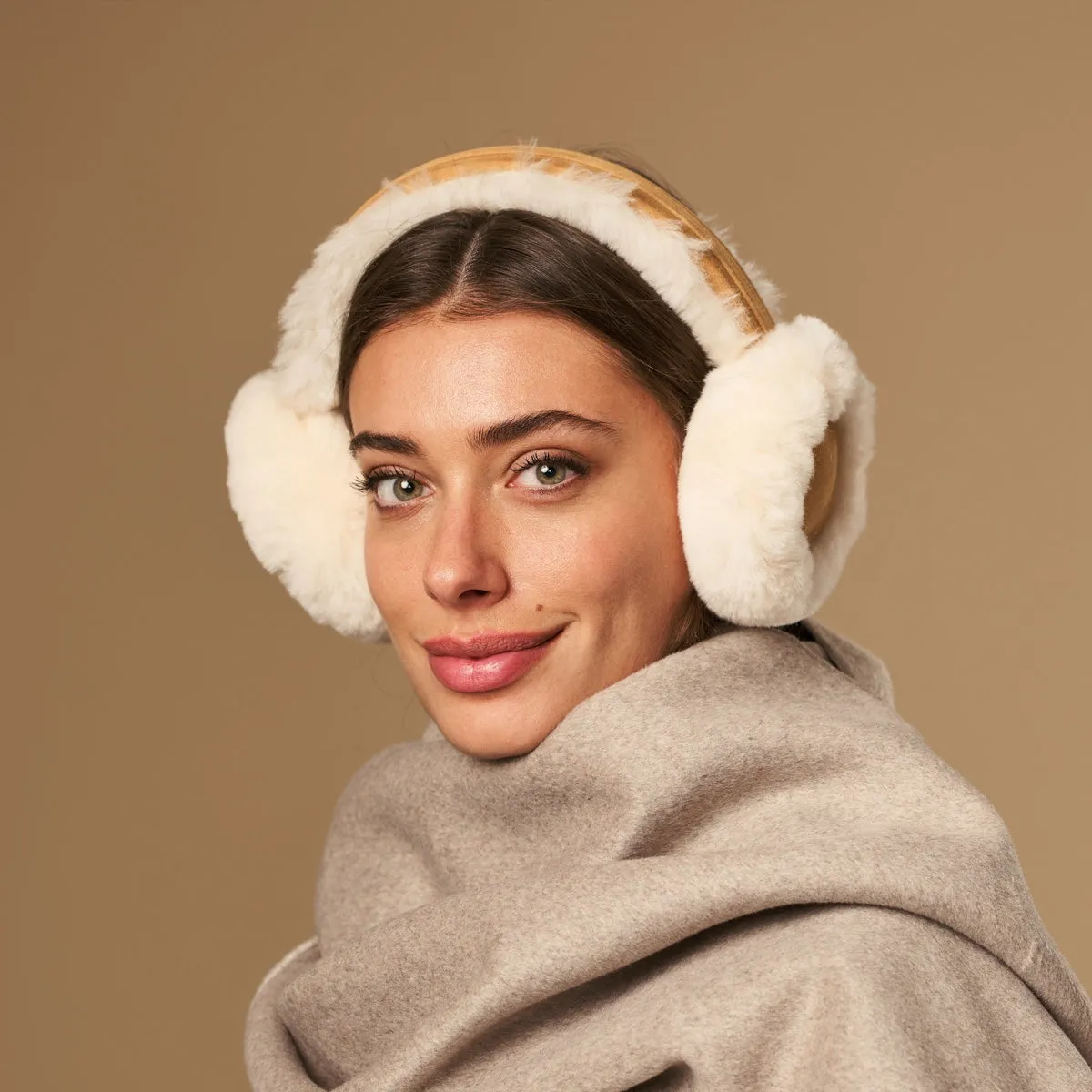 Nathaly (camel) – warm and stylish earmuffs from natural sheepskin and suede