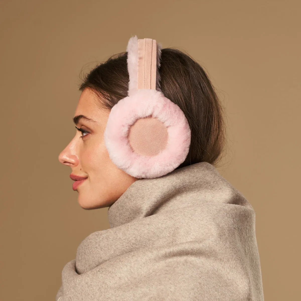 Nathaly (pink) – warm and stylish earmuffs from natural sheepskin and suede