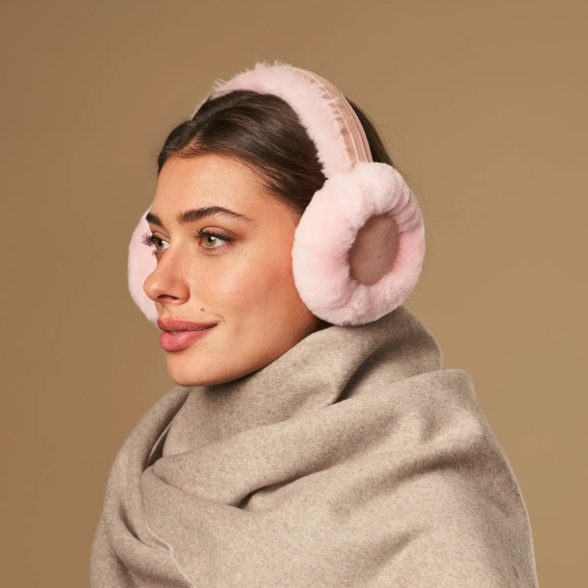 Nathaly (pink) – warm and stylish earmuffs from natural sheepskin and suede