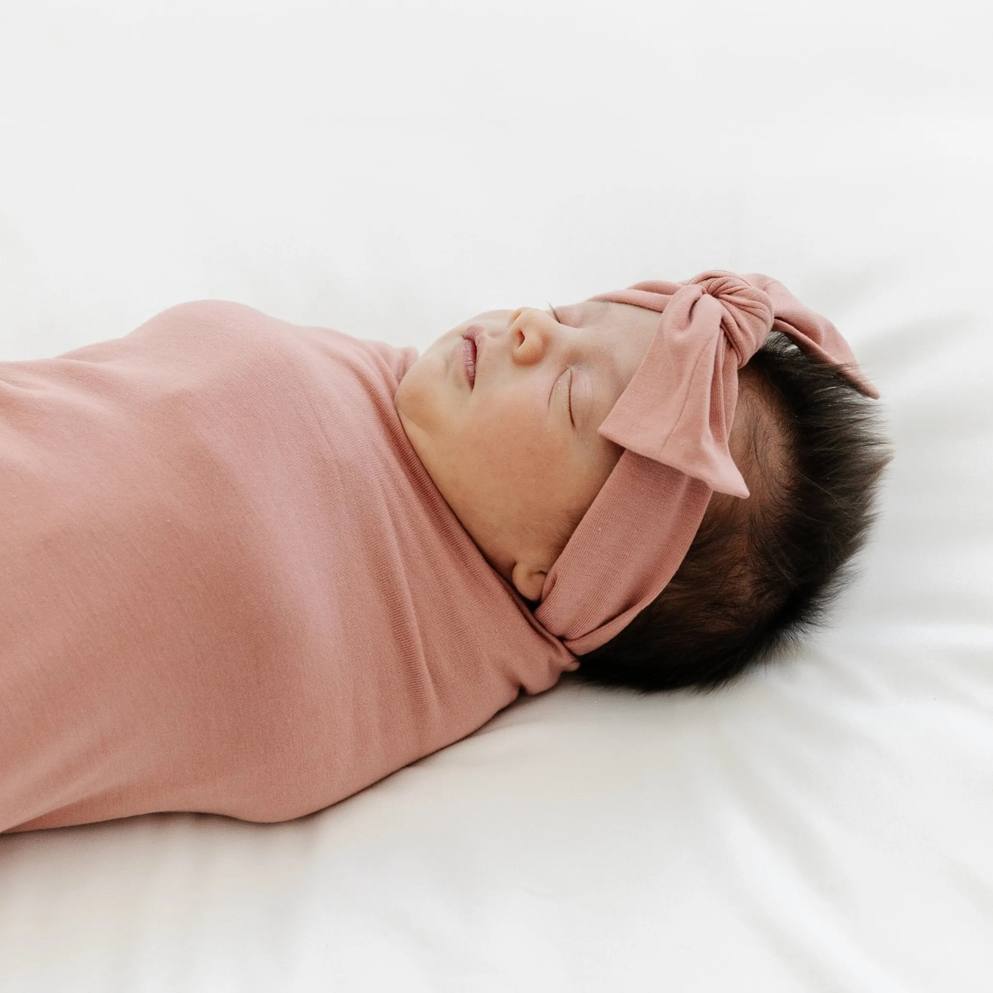 STRETCHY SWADDLES, HATS & BOWS