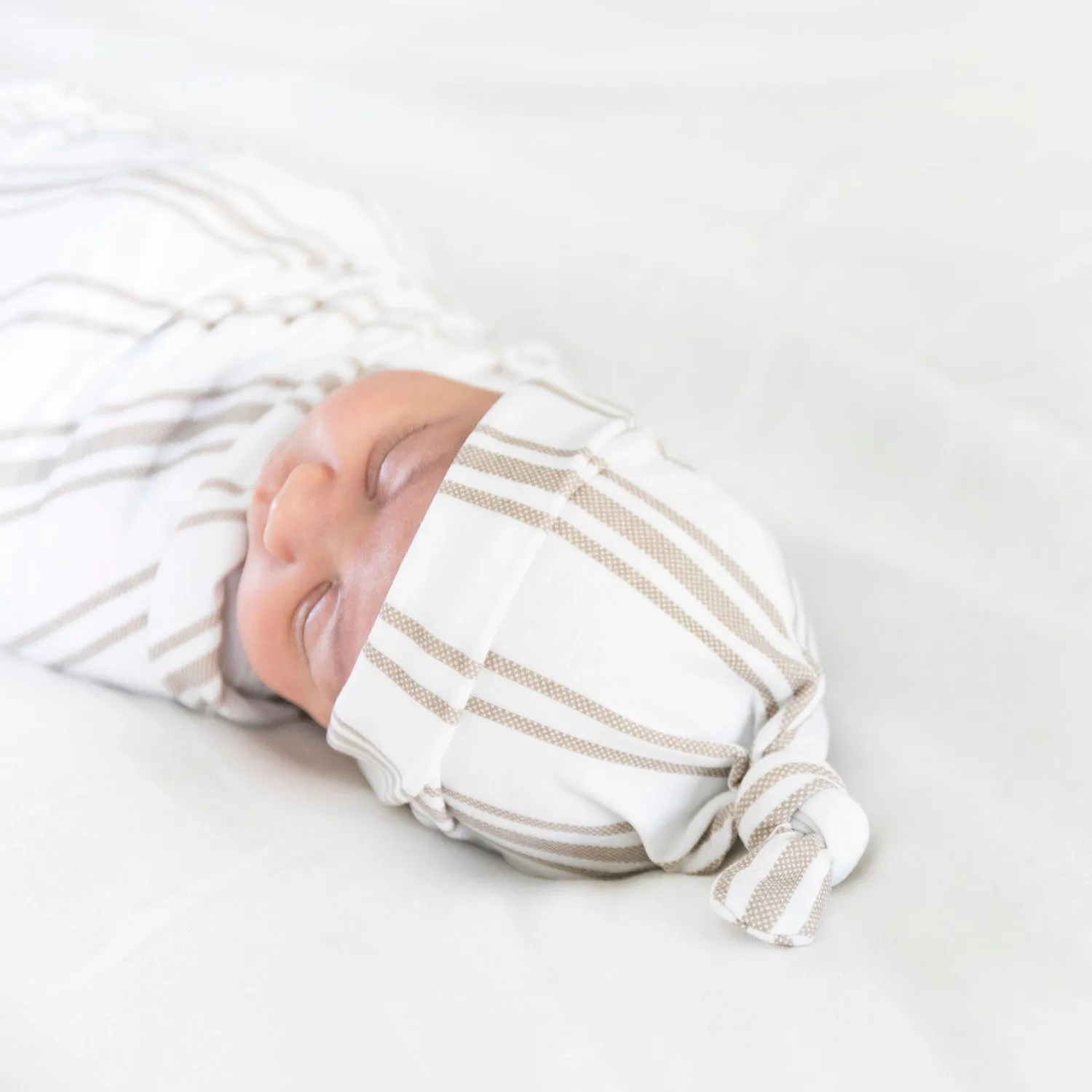 STRETCHY SWADDLES, HATS & BOWS