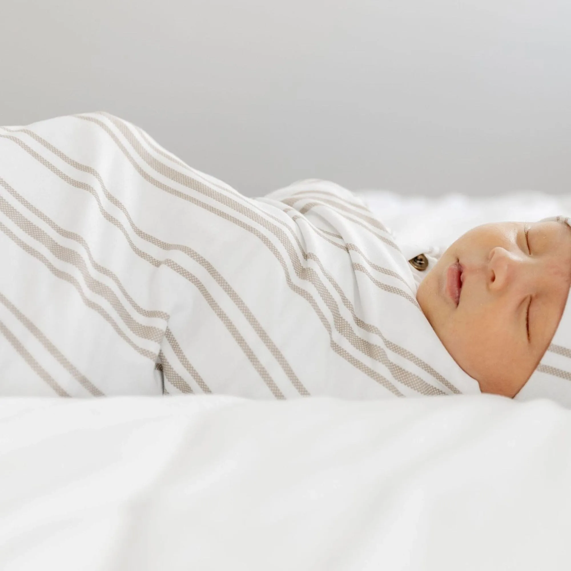 STRETCHY SWADDLES, HATS & BOWS