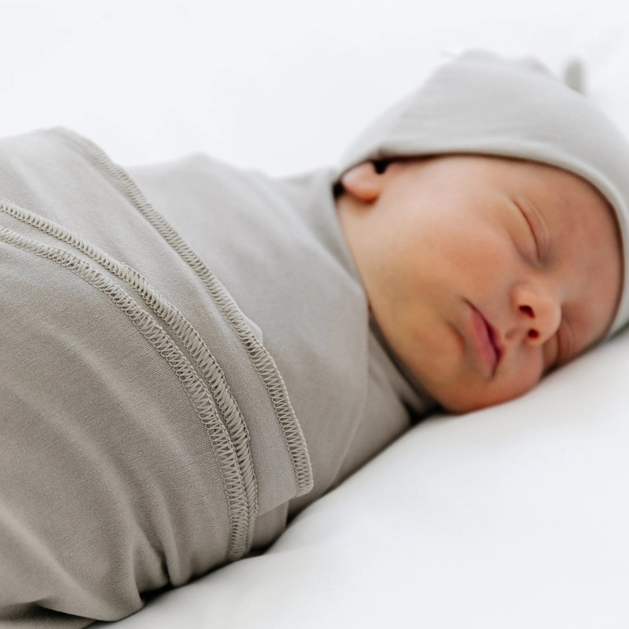 STRETCHY SWADDLES, HATS & BOWS