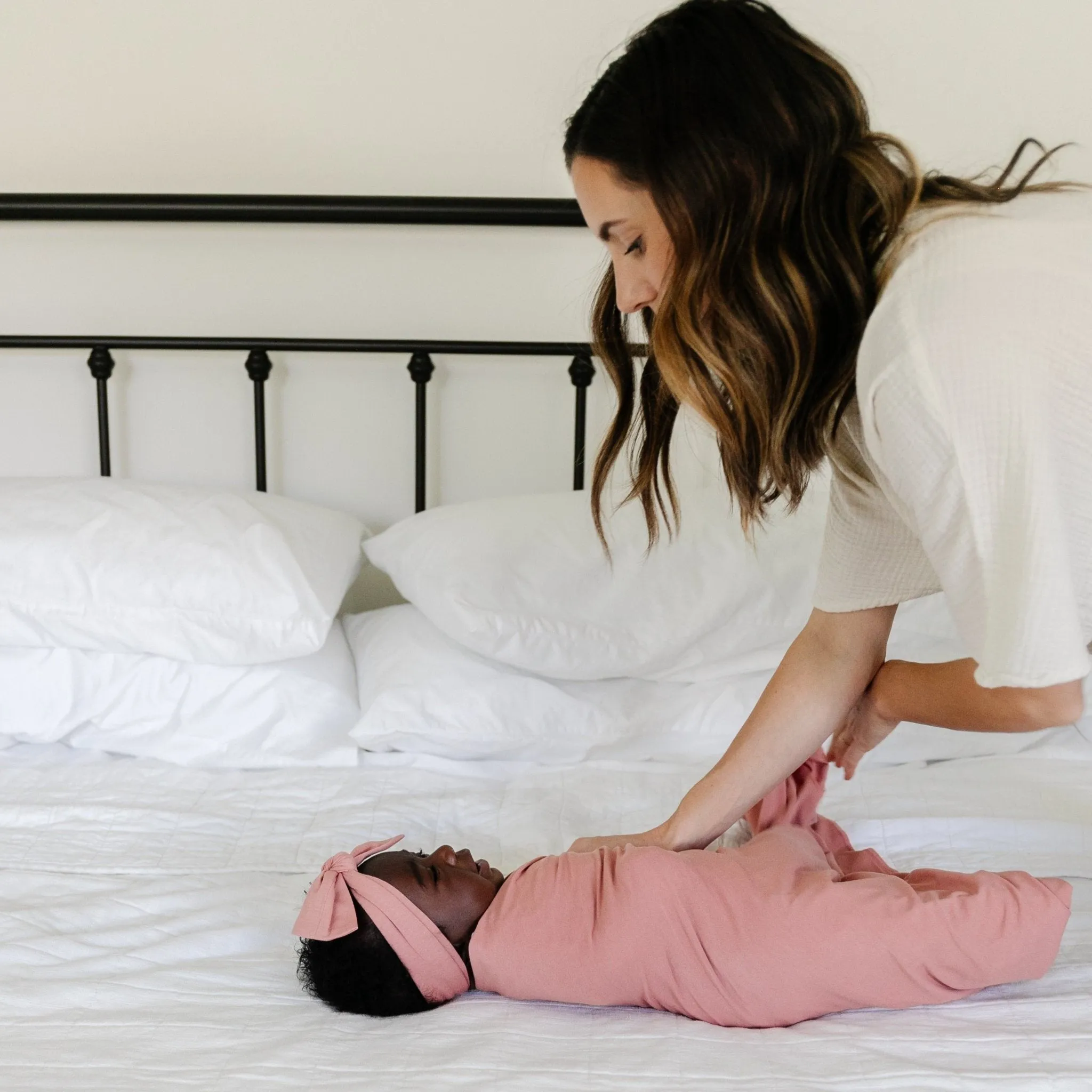 STRETCHY SWADDLES, HATS & BOWS