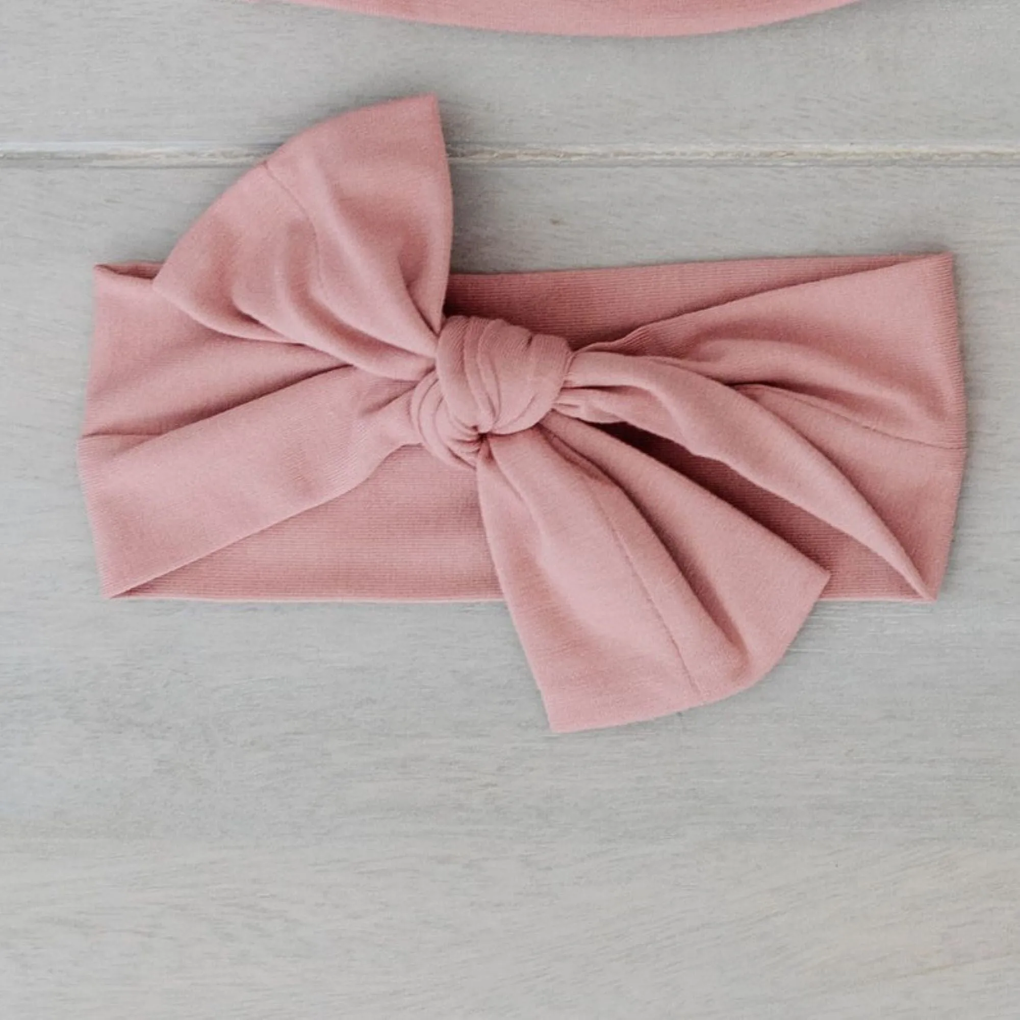 STRETCHY SWADDLES, HATS & BOWS