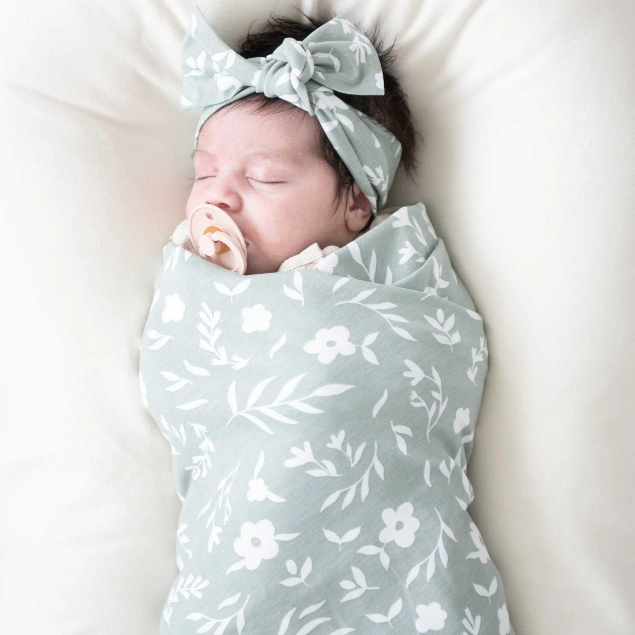 STRETCHY SWADDLES, HATS & BOWS