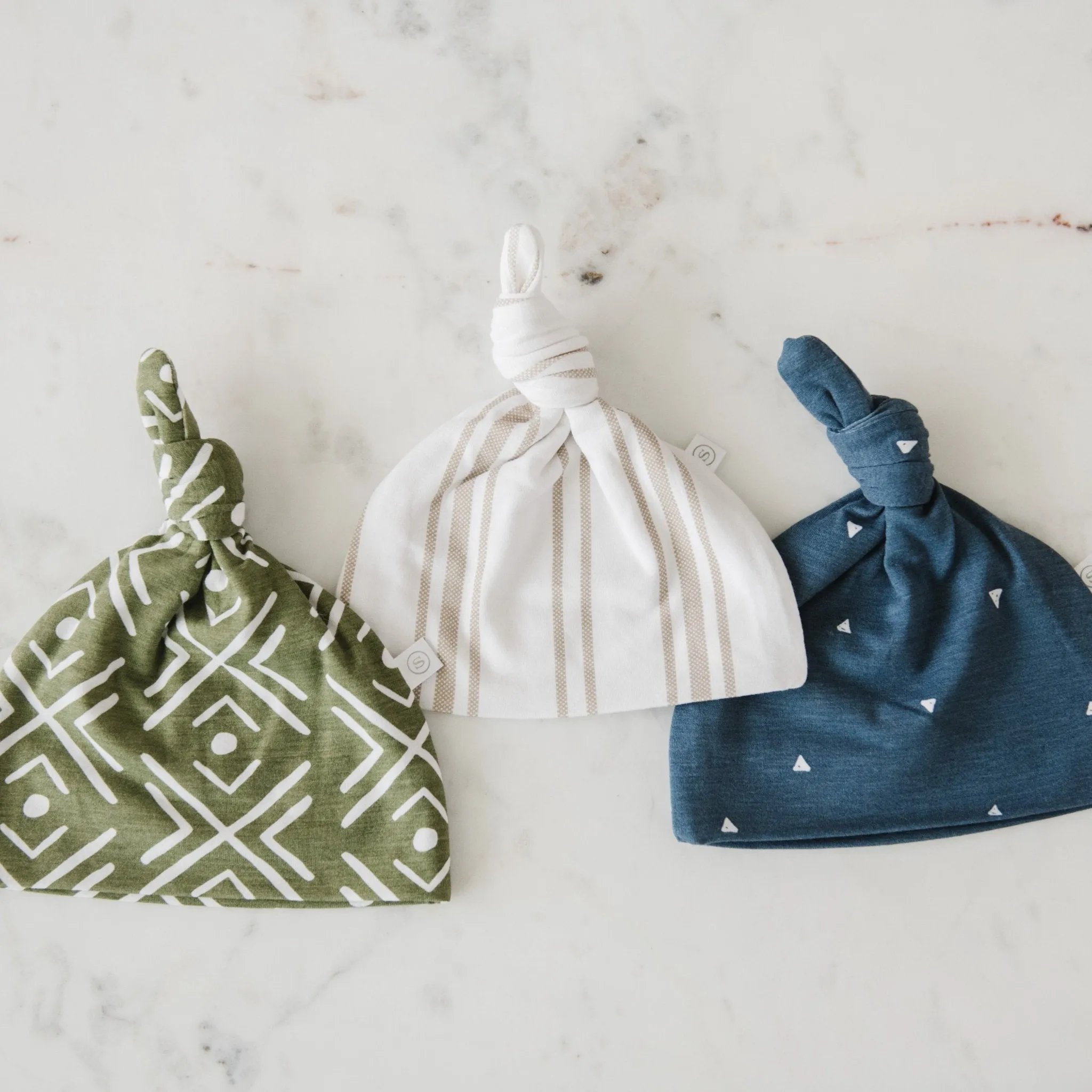 STRETCHY SWADDLES, HATS & BOWS
