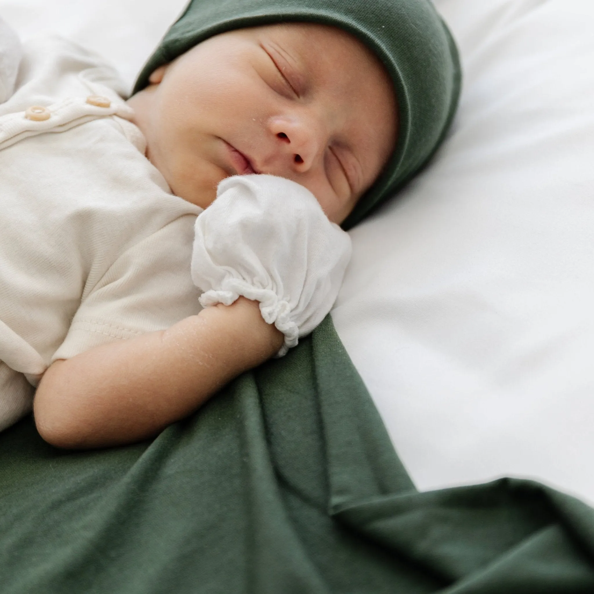 STRETCHY SWADDLES, HATS & BOWS
