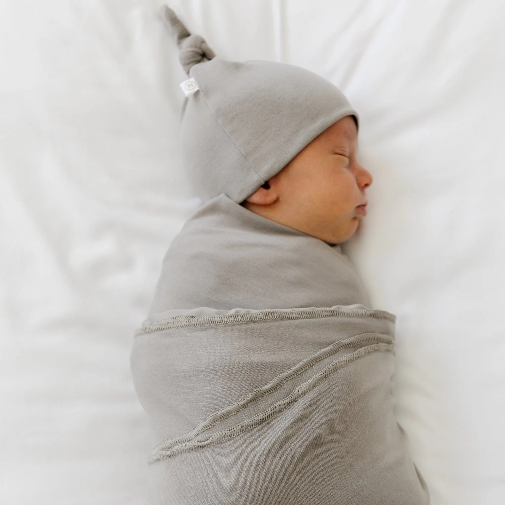 STRETCHY SWADDLES, HATS & BOWS