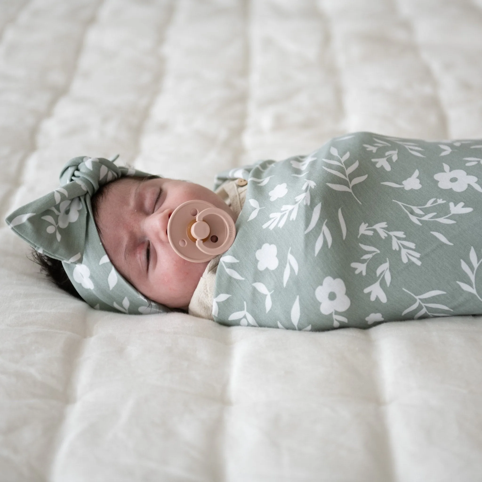 STRETCHY SWADDLES, HATS & BOWS