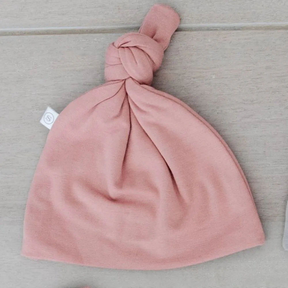 STRETCHY SWADDLES, HATS & BOWS