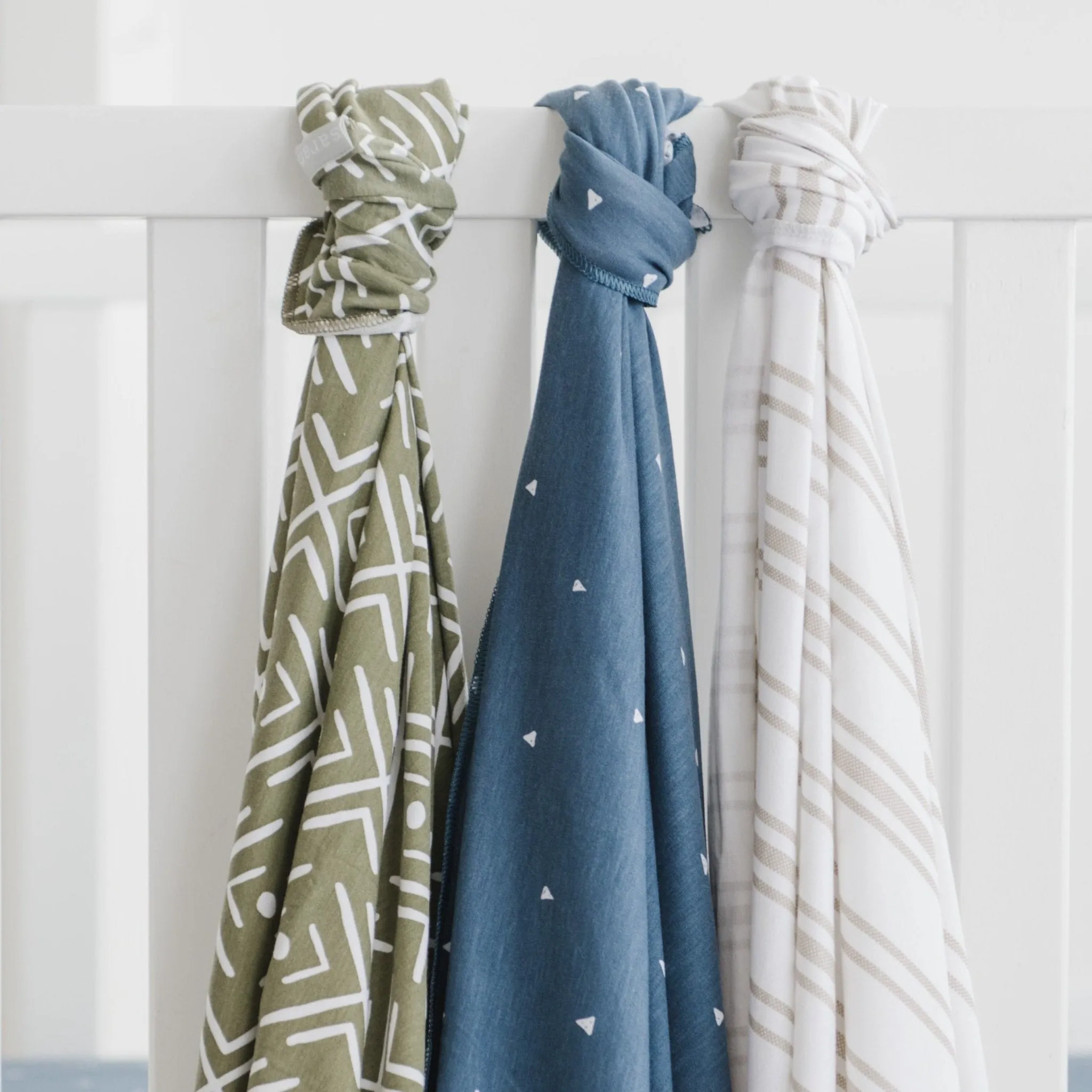STRETCHY SWADDLES, HATS & BOWS