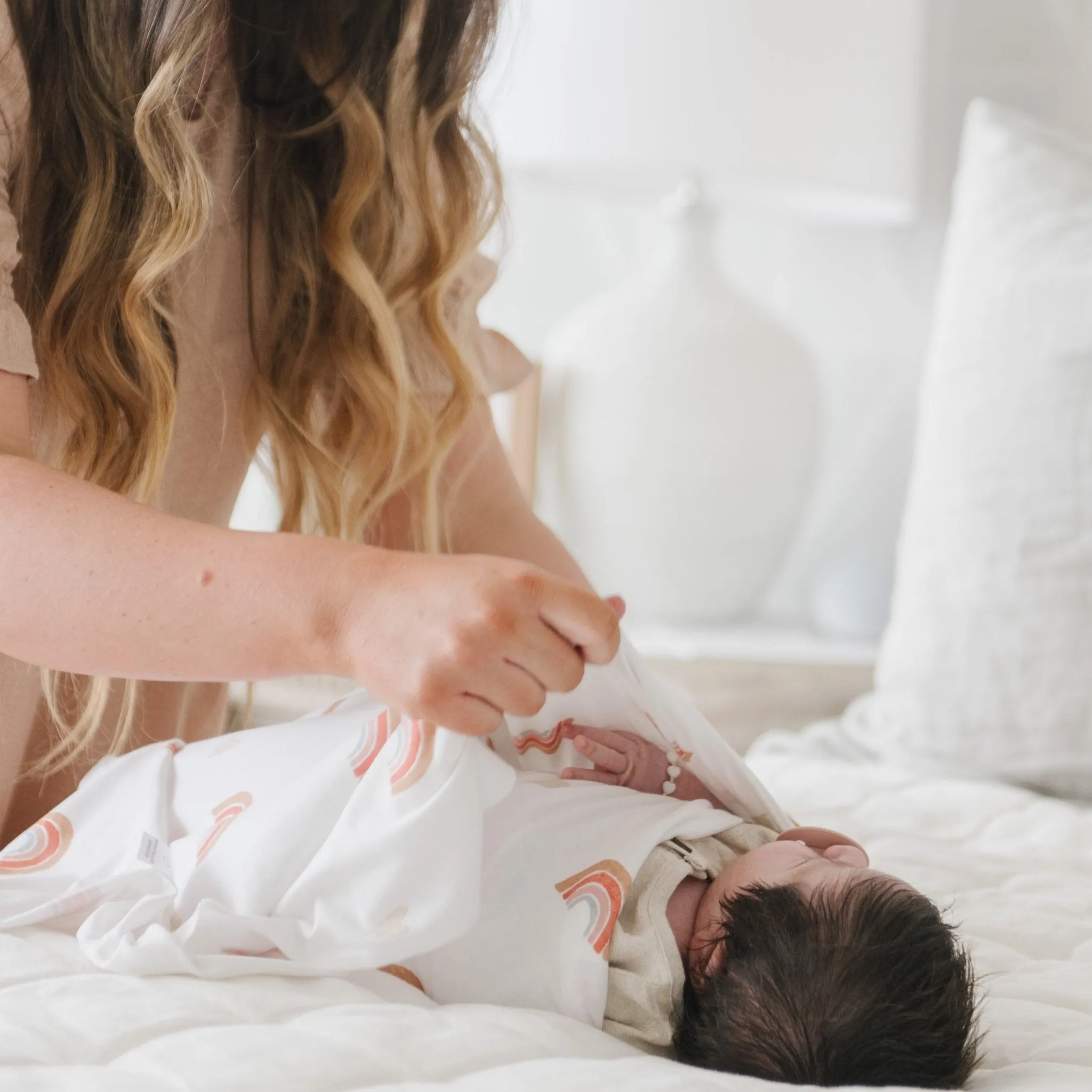 STRETCHY SWADDLES, HATS & BOWS