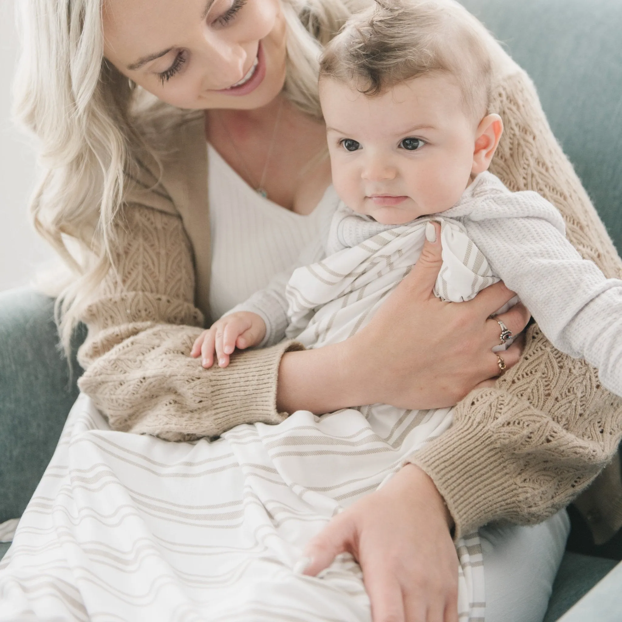 STRETCHY SWADDLES, HATS & BOWS